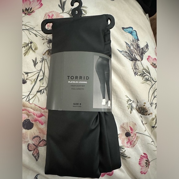 NWT Torrid Faux Leather Full Length Leggings - Picture 1 of 9